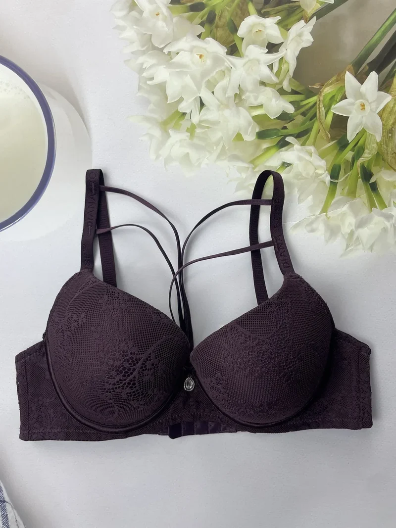 Thin on the top and thick on the bottom, lace ladies underwear, small breasts, big thick cups, sexy gathered bra