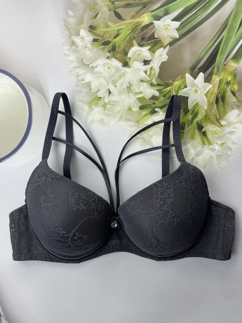 Thin on the top and thick on the bottom, lace ladies underwear, small breasts, big thick cups, sexy gathered bra